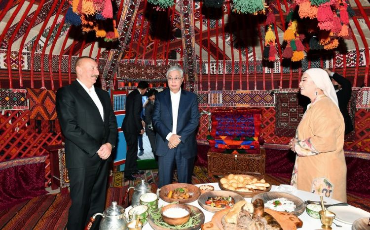 Президенты Азербайджана и Казахстана ознакомились с “казахской юртой”, установленной в Приморском национальном парке