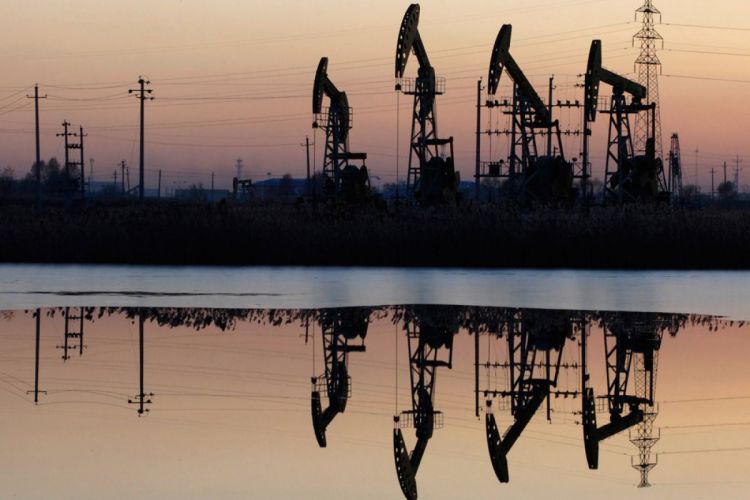 Азербайджанская нефть вновь упала в цене