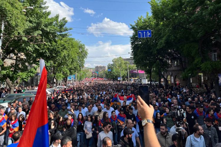 В Ереване начался митинг оппозиции с требованием отставки Пашиняна