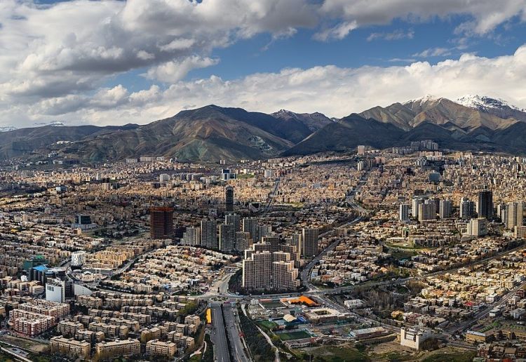 Tehranda polis əməkdaşı öldürülüb