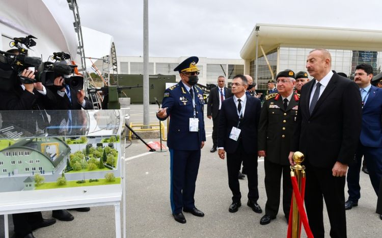 Президент Ильхам Алиев ознакомился с 4-й Азербайджанской международной оборонной выставкой ОБНОВЛЕНО 1