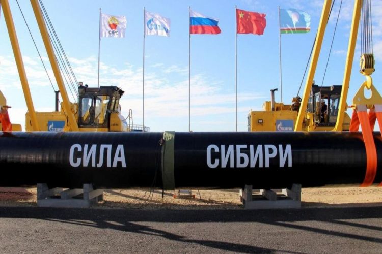 «Газпром» будет продавать газ Китаю в рублях и юанях