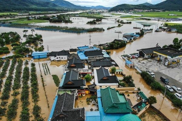 كوريا الجنوبية تنجو من إعصار هينامنور