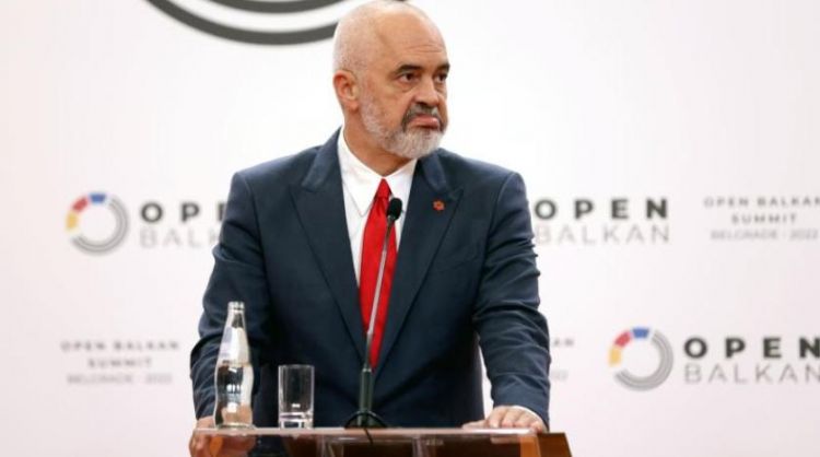 ألبانيا تقطع العلاقات مع إيران