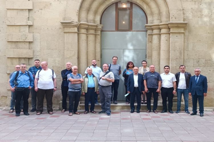 Польские религиозные деятели посетили армянскую церковь в Баку