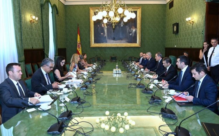 Джейхун Байрамов встретился с председателем Конгресса депутатов Испании
