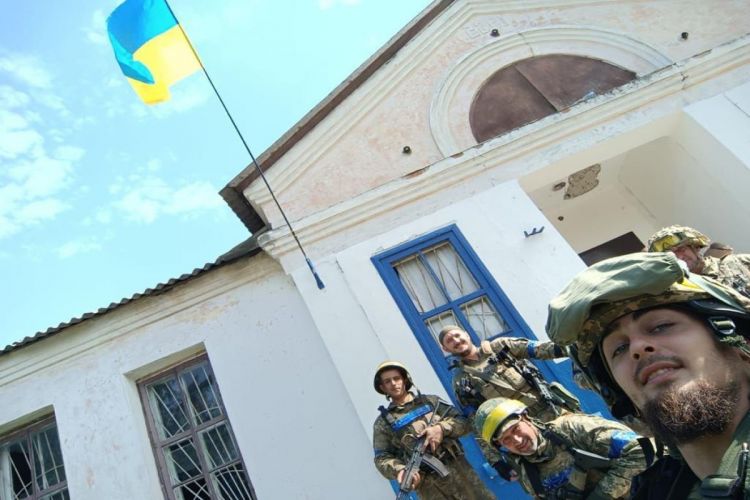 На Харьковщине украинские бойцы освободили еще два населенных пункта Официальный Киев