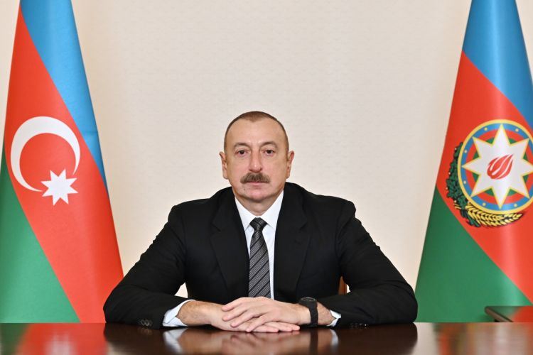 Президент Ильхам Алиев провел оперативное совещание с участием руководящего состава ВС