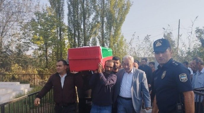 В Сальяне похоронили военнослужащего, ставший шехидом в результате армянской провокации