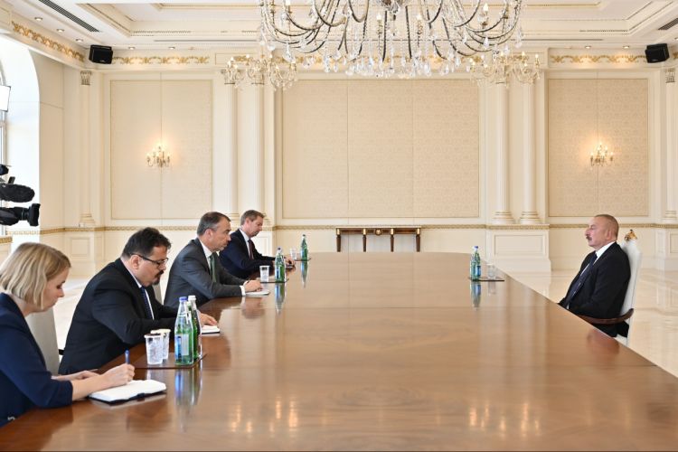 Президент Ильхам Алиев принял спецпредставителя ЕС по Южному Кавказу