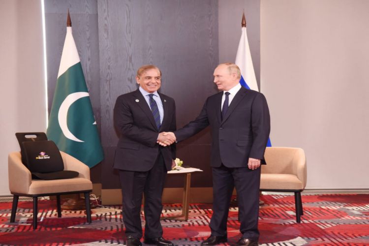 Премьер-министр Пакистана встретился с Путиным