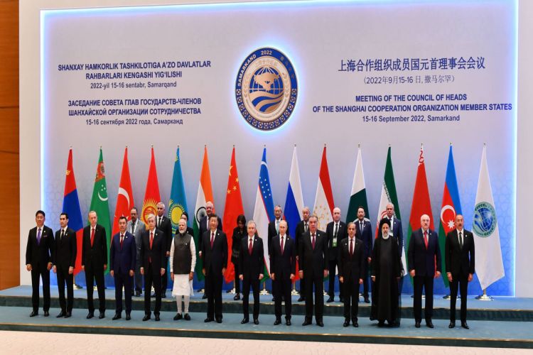 В Самарканде прошел саммит стран-членов ШОС, Президент Ильхам Алиев выступил на саммите
