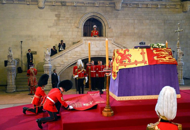 В Британии задержали мужчину, пытавшегося прорваться к гробу Елизаветы II