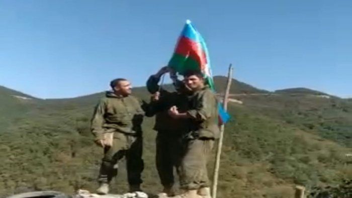 Daha bir strateji yüksəklikdə Azərbaycan bayrağı dalğalanır