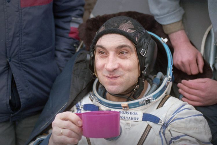 Скончался космонавт, установивший рекорд по длительности полета в космос