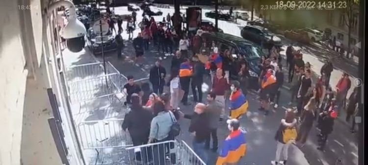 أذربيجان تحتج لدى فرنسا على اعتداء طال سفارتها بباريس