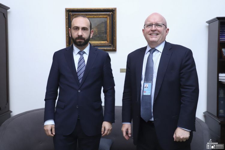 Министр иностранных дел Армении встретился с Филипом Рикером
