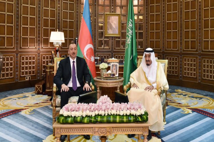 Президент Ильхам Алиев поздравил Короля Саудовской Аравии