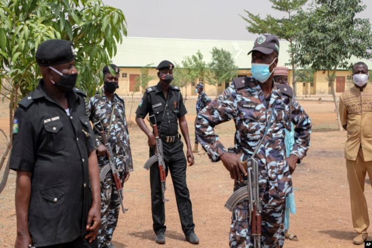 Nigeriyada məscidə silahlı hücum Ölənlər var