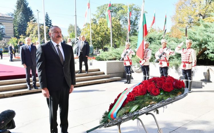 Ильхам Алиев посетил могилу неизвестного солдата в Софии
