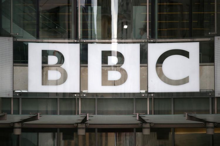 شبكة BBC تغلق الإذاعتين العربية والفارسية وتلغي 400 وظيفة