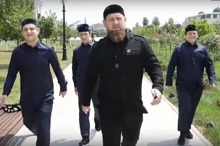 Кадыров заявил, что отправит троих сыновей на войну с Украиной