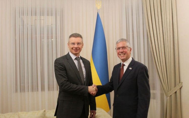 Великобритания оказывает всестороннюю и действенную помощь Украине Посол