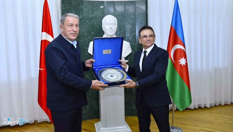 أذربيجان تقلد أكار وسام "التعاون بمجال الصناعة الدفاعية"