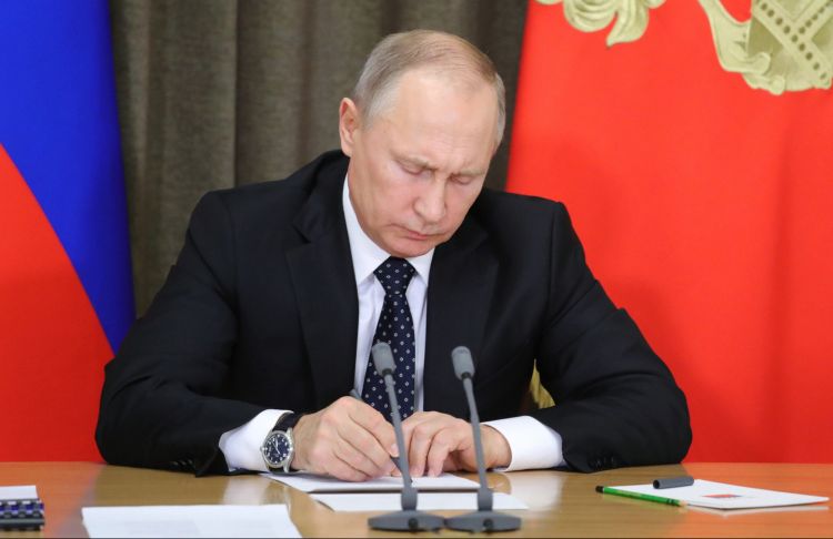 Putin Zaporojye AES-in Rusiyaya verilməsi haqqında fərman imzaladı