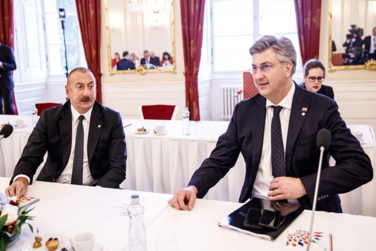 В Праге состоялся «круглый стол» на тему «Мир и безопасность на европейском континенте», Президент Ильхам Алиев принял участие в мероприятии ОБНОВЛЕНО 1