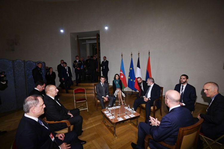 Armenia and Azerbaijan recognized each other's territorial integrity and sovereignty