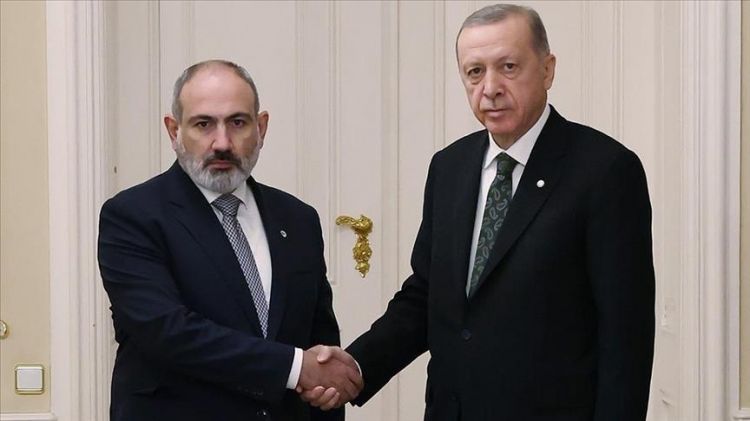 أردوغان يلتقي رئيس الوزراء الأرميني في براغ