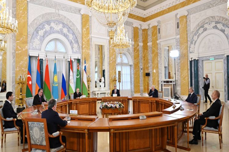 В Санкт-Петербурге состоялась неформальная встреча глав государств СНГ ОБНОВЛЕНО