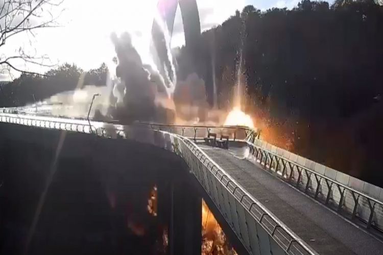 В центре Киева на мост «Кличко» попала ракета