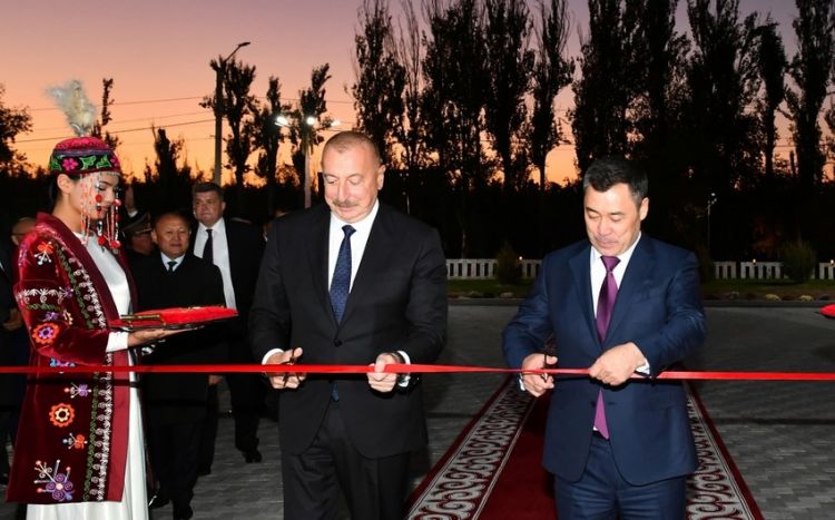 В Бишкеке открылся парк дружбы Кыргызстана и Азербайджана ОБНОВЛЕНО