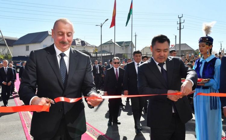 Ильхам Алиев и Садыр Жапаров приняли участие в церемонии открытия школы № 103 имени Низами Гянджеви