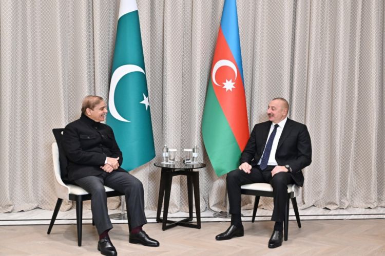 Президент Ильхам Алиев встретился в Астане с премьер-министром Пакистана ОБНОВЛЕНО