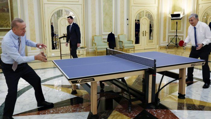 Astanada RƏNGARƏNG GÖRÜNTÜLƏR Prezidentlər stolüstü tennis oynadı