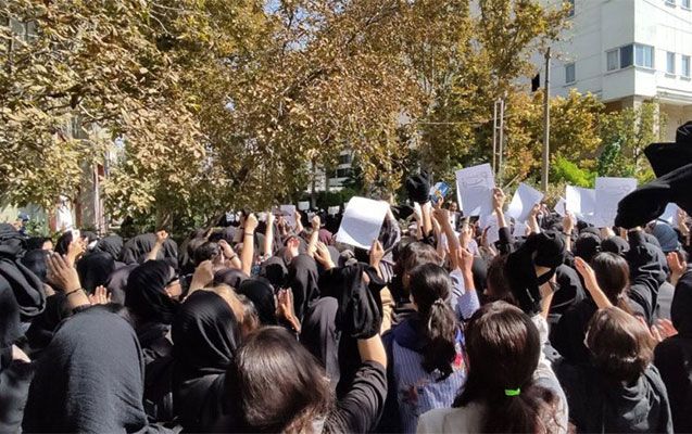 Tehranda daha bir AKSİYA Molla rejiminə qarşı şüarlar səsləndirilir