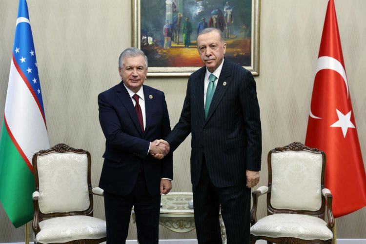 Президенты Турции и Узбекистана встретились в Астане