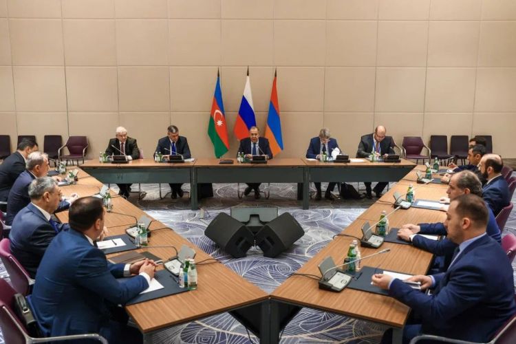 МИД Азербайджана распространил информацию о трехсторонней встрече в Астане