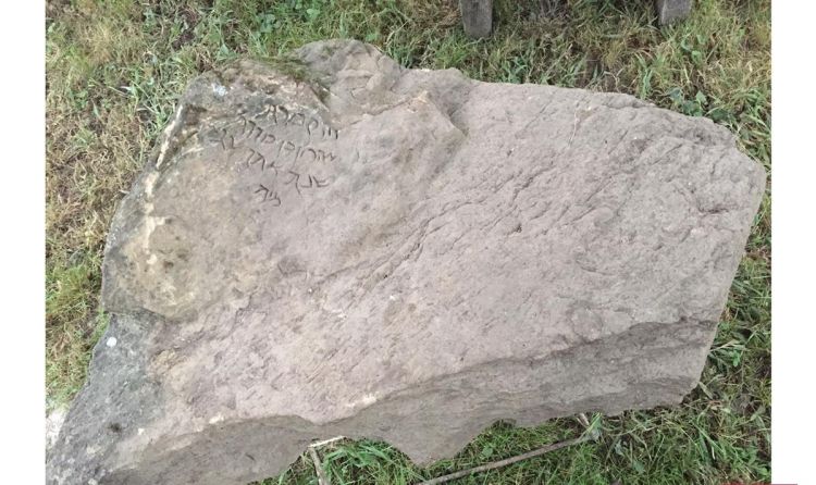 В Азербайджане найдена каменная плита с надписью на древнем арамейском языке