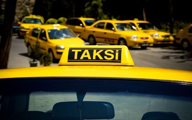Kobud rəftar edən taksi sürücülərini nə gözləyir? Ekspertlərdən MÜNASİBƏT