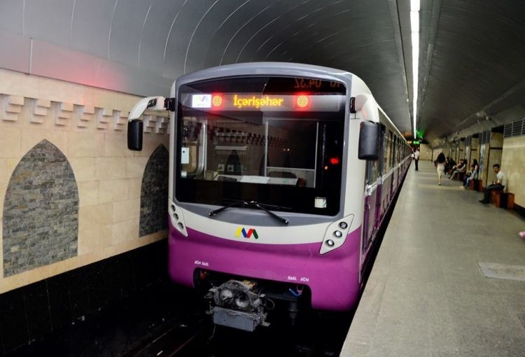 Bakı metrosuna 2 yeni qatar gətirildi