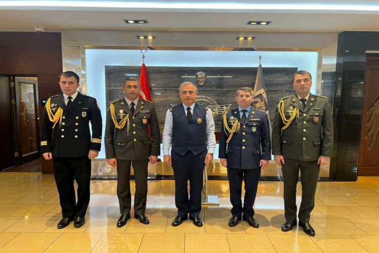 Обсуждено азербайджано-турецкое военное сотрудничество