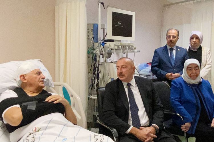 Президент навестил в больнице Бинали Йылдырыма, Шамиля Айрыма и Огузхана Демирчи