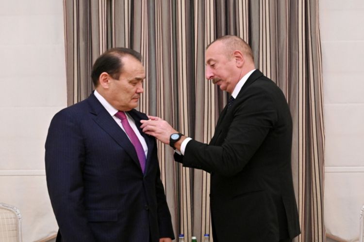Багдад Амреев награжден орденом «Дружба»