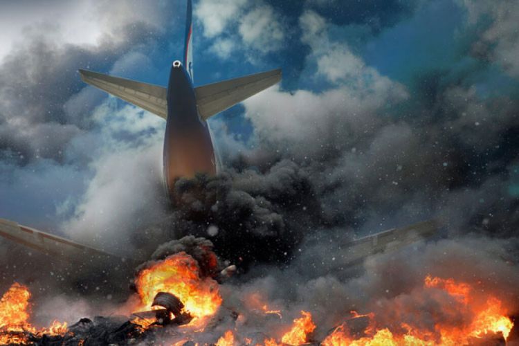 В России военный самолет упал на двухэтажный дом