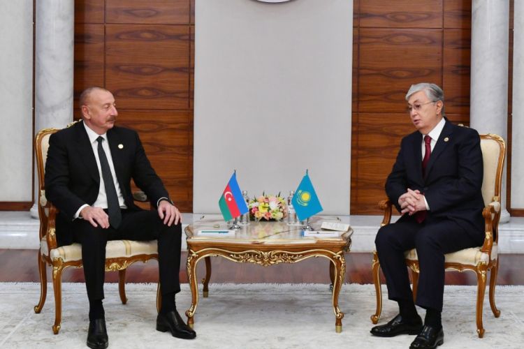 Президент Ильхам Алиев поздравил Касыма-Жомарта Токаева