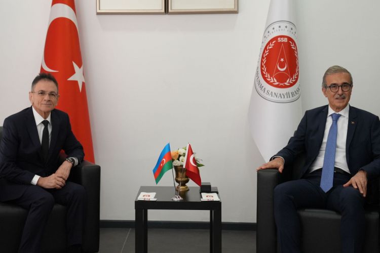 Мадат Гулиев встретился с председателем Управления оборонпрома Турции